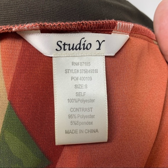 Studio Y Top - Picture 4 of 4